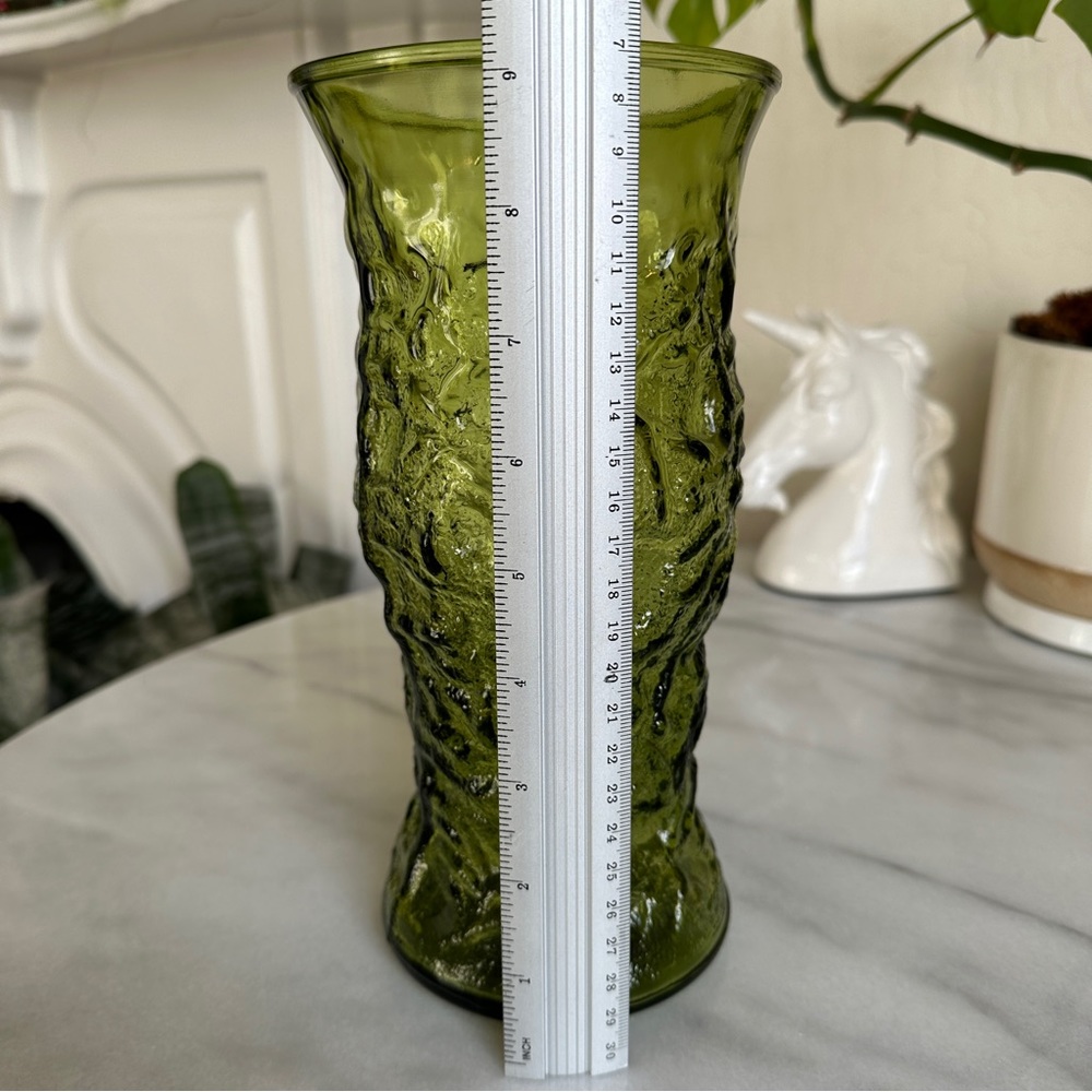 VINTAGE β’ E.O. Brody Glass Vase Moss Green Tall Hammered Flower Container USA - Picture 9 of 10